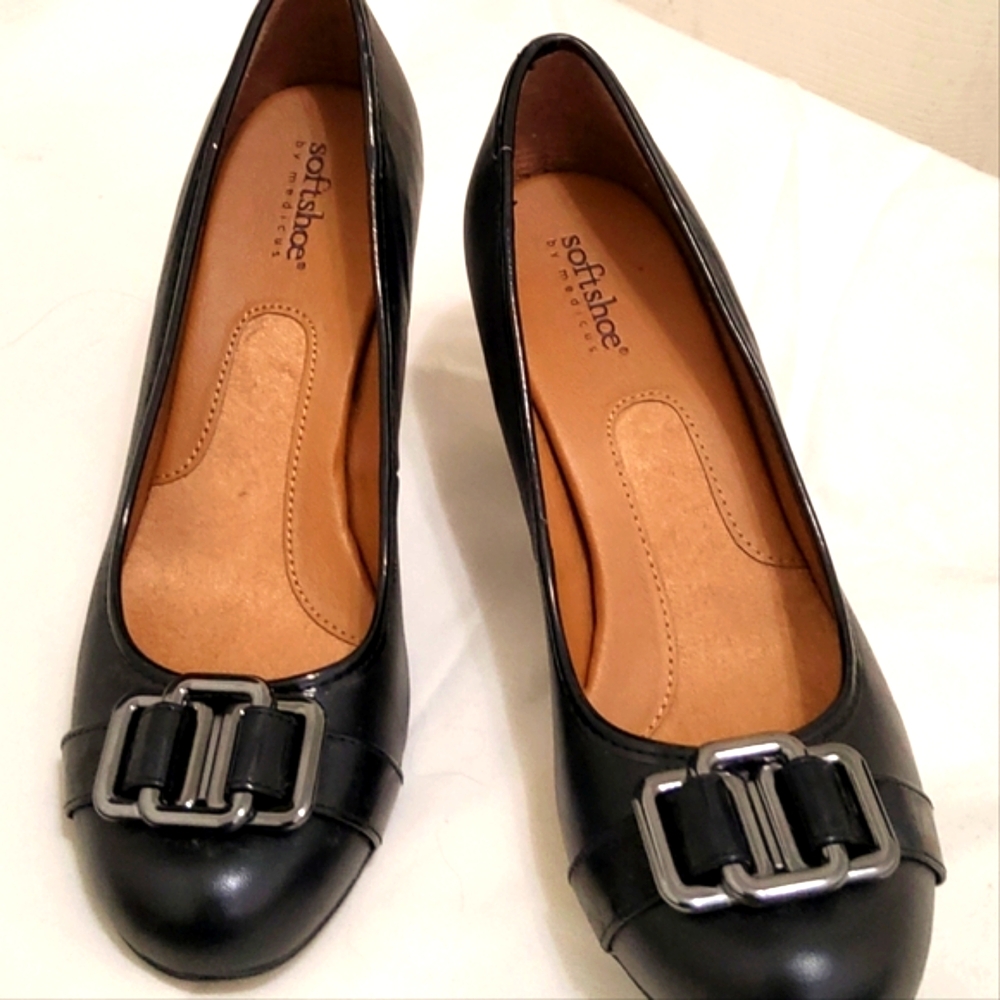 Medicus Softshoe Sz 9.5M. Leather, 3 " heels, Soft. Unique